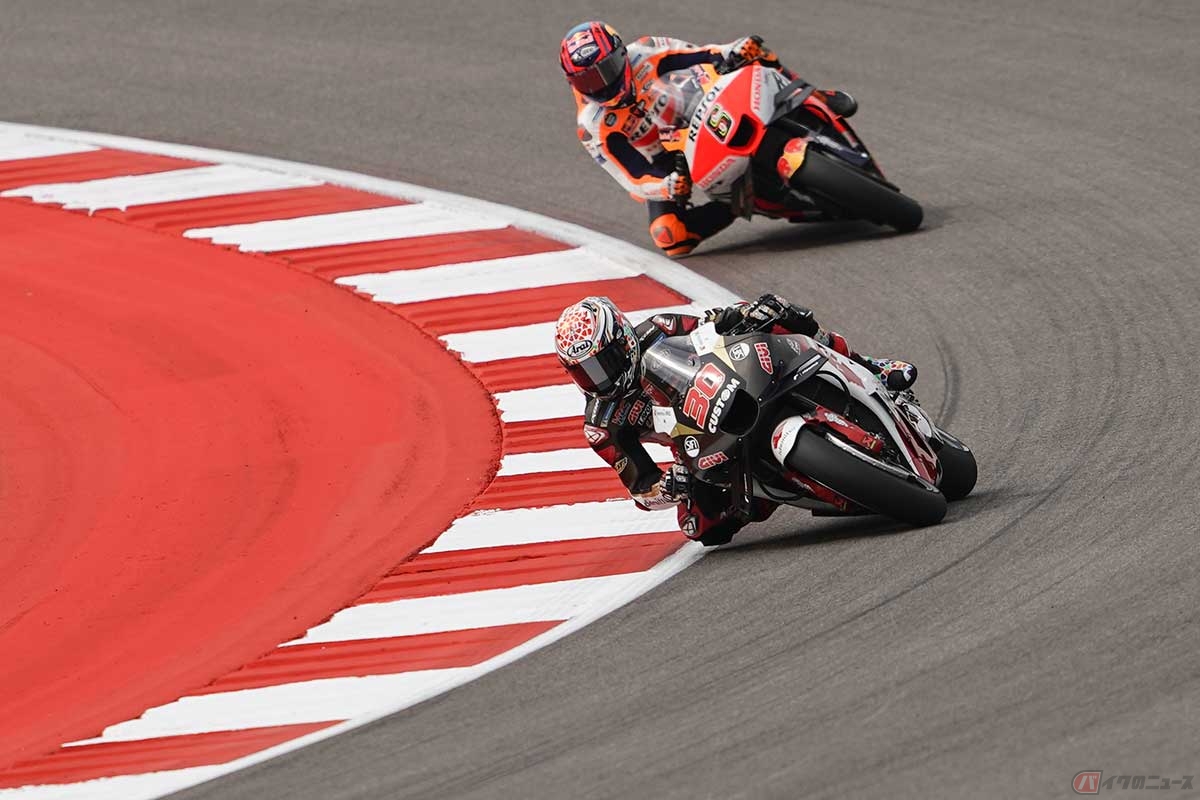 中上選手(#30)とステファン・ブラドル選手(#6/Repsol Honda Team)。ブラドル選手は怪我により欠場したマルク・マルケスの代役として参戦した