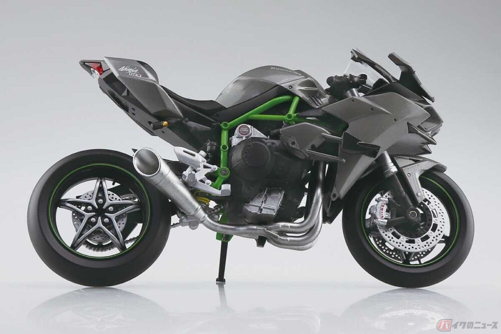 カワサキ「Ninja H2」シリーズ2機種を1／12スケールで再現