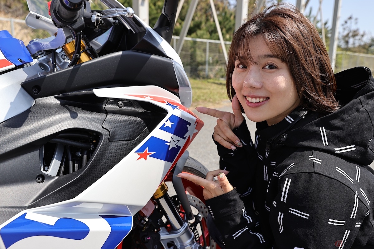 車体色は、星条旗からインスパイアされたグラフィックが採用されています