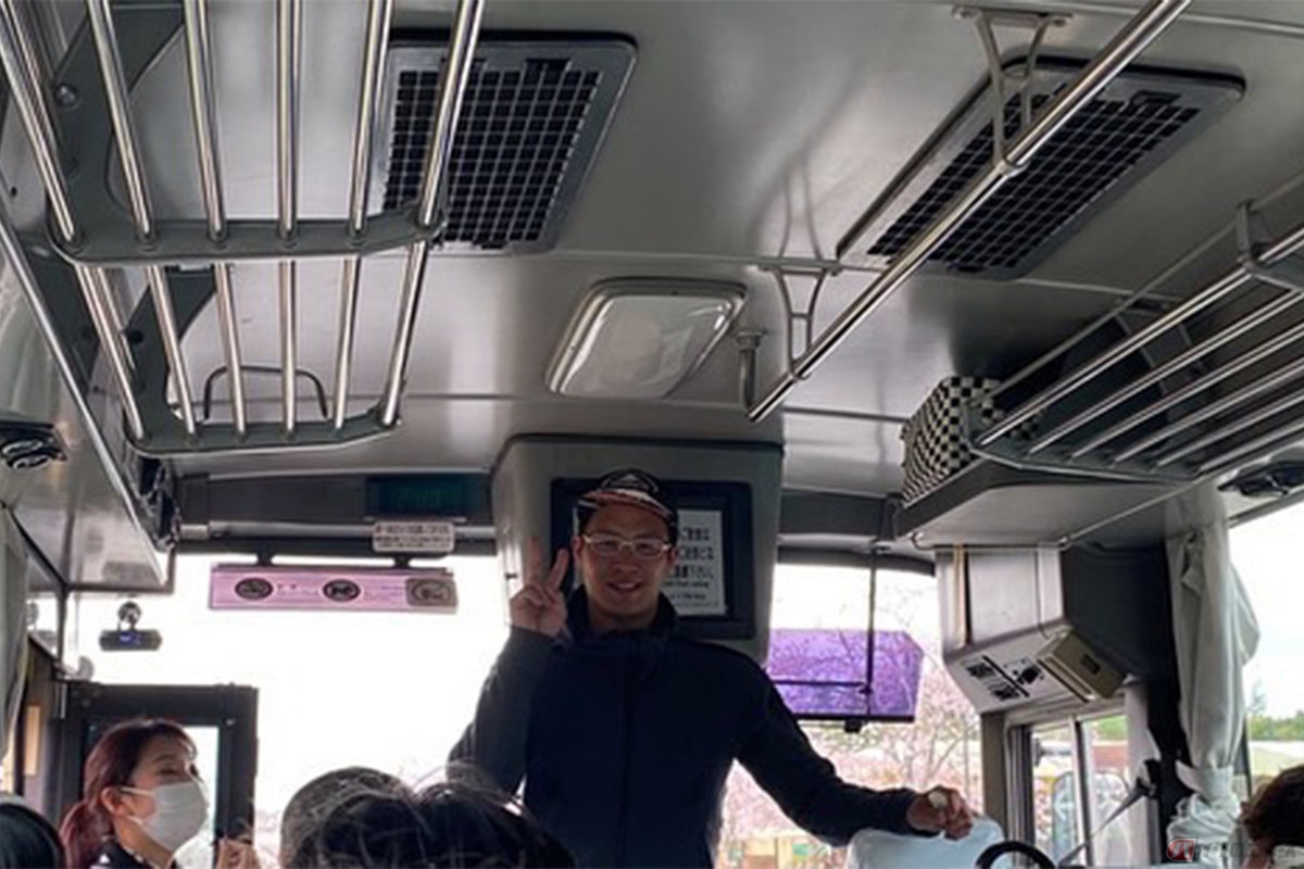 バスツアーでコース解説に初挑戦する濱原颯道