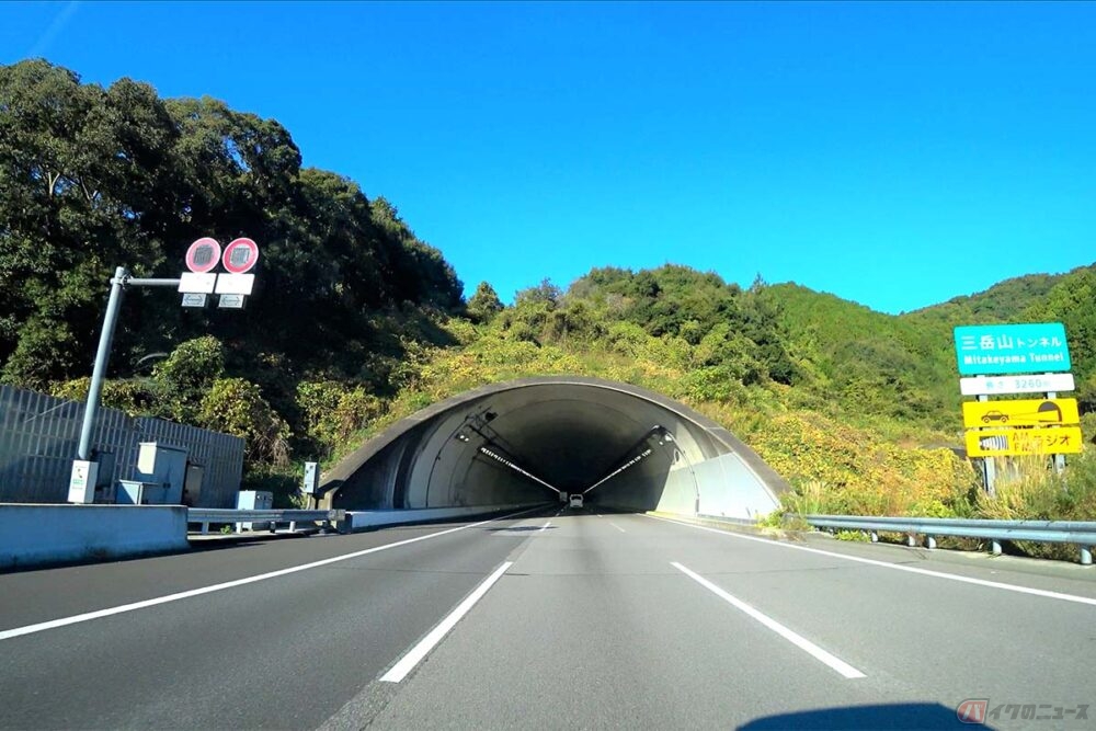 トンネルの入り口も渋滞が発生しやすいポイント