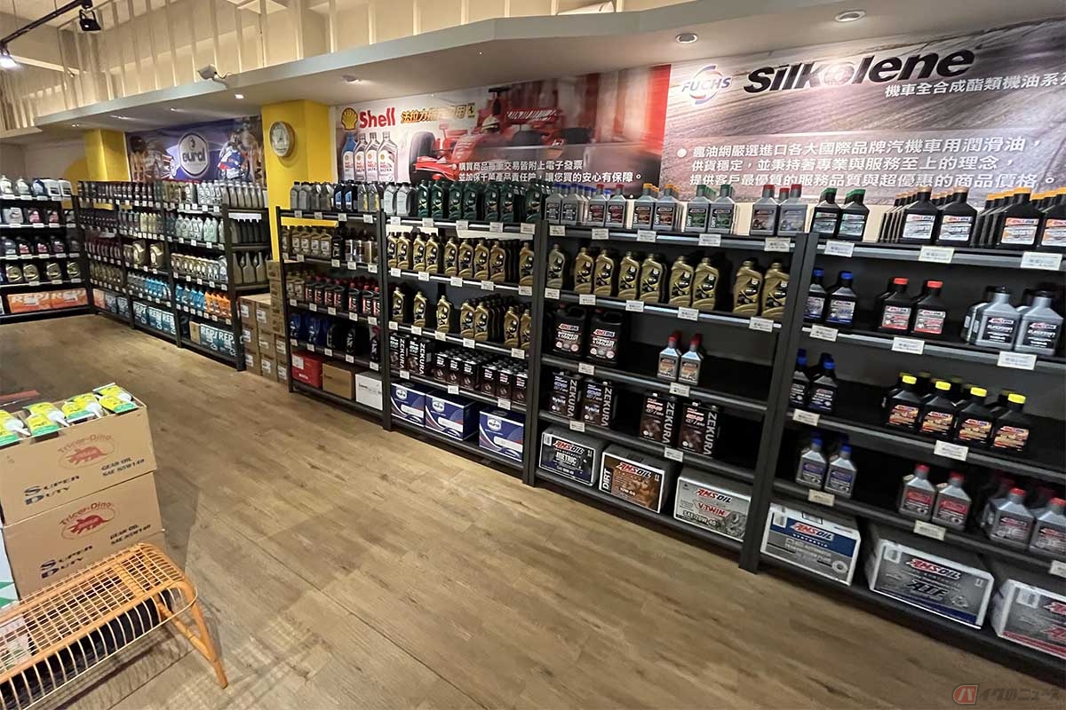街中に突如オイル専門店。こんなの日本では見かけたことありません！