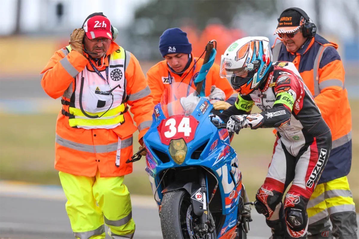 チェーントラブルに見舞われ、Q1中にマシンをストップさせる石塚健選手