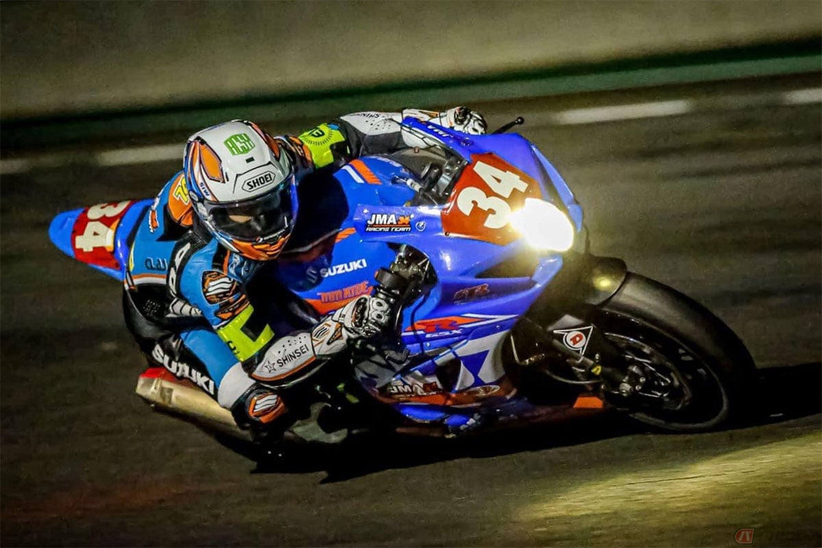 夜のル・マンを駆け抜ける石塚健選手とスズキ「GSX-R1000R」