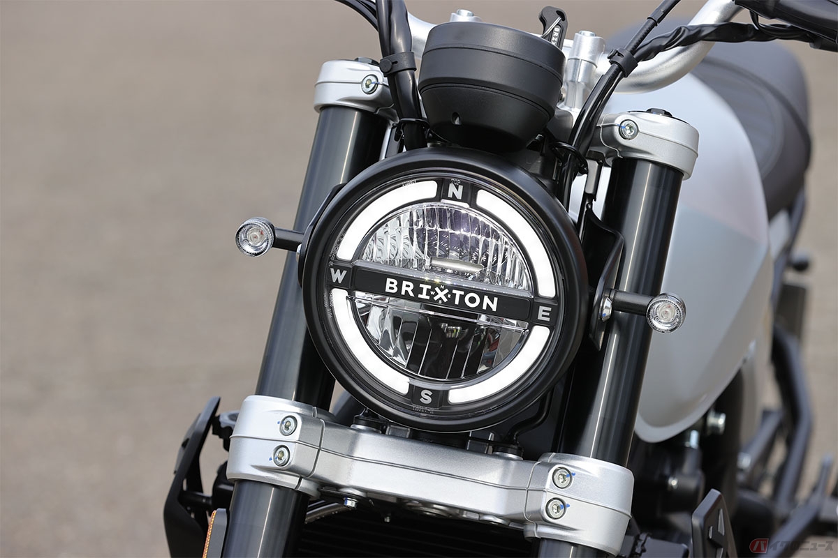 Brixton Motorcycles「CROSSFIRE 500」のヘッドライト