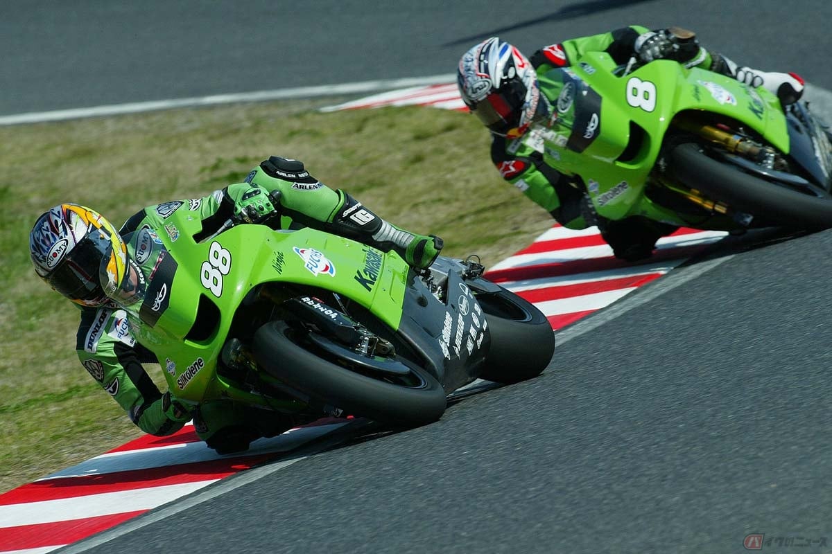 2003年MotoGP日本グランプリを戦うライムグリーンの「Ninja ZX-RR」