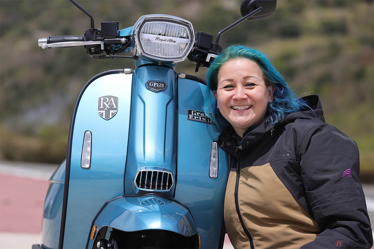 ロイヤル・アロイ「GP125」とクリステル・チアリさん