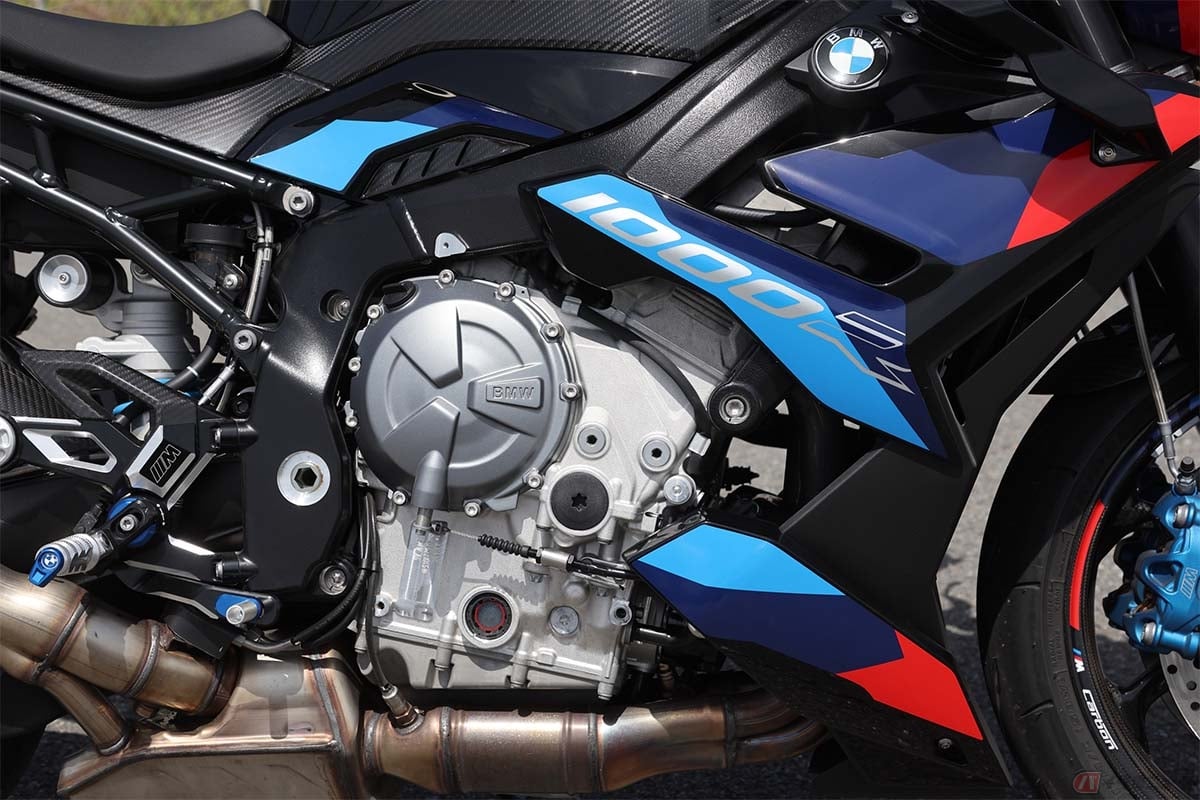 BMW「M1000 R」は水冷DOHC4バルブ並列4気筒エンジンを搭載