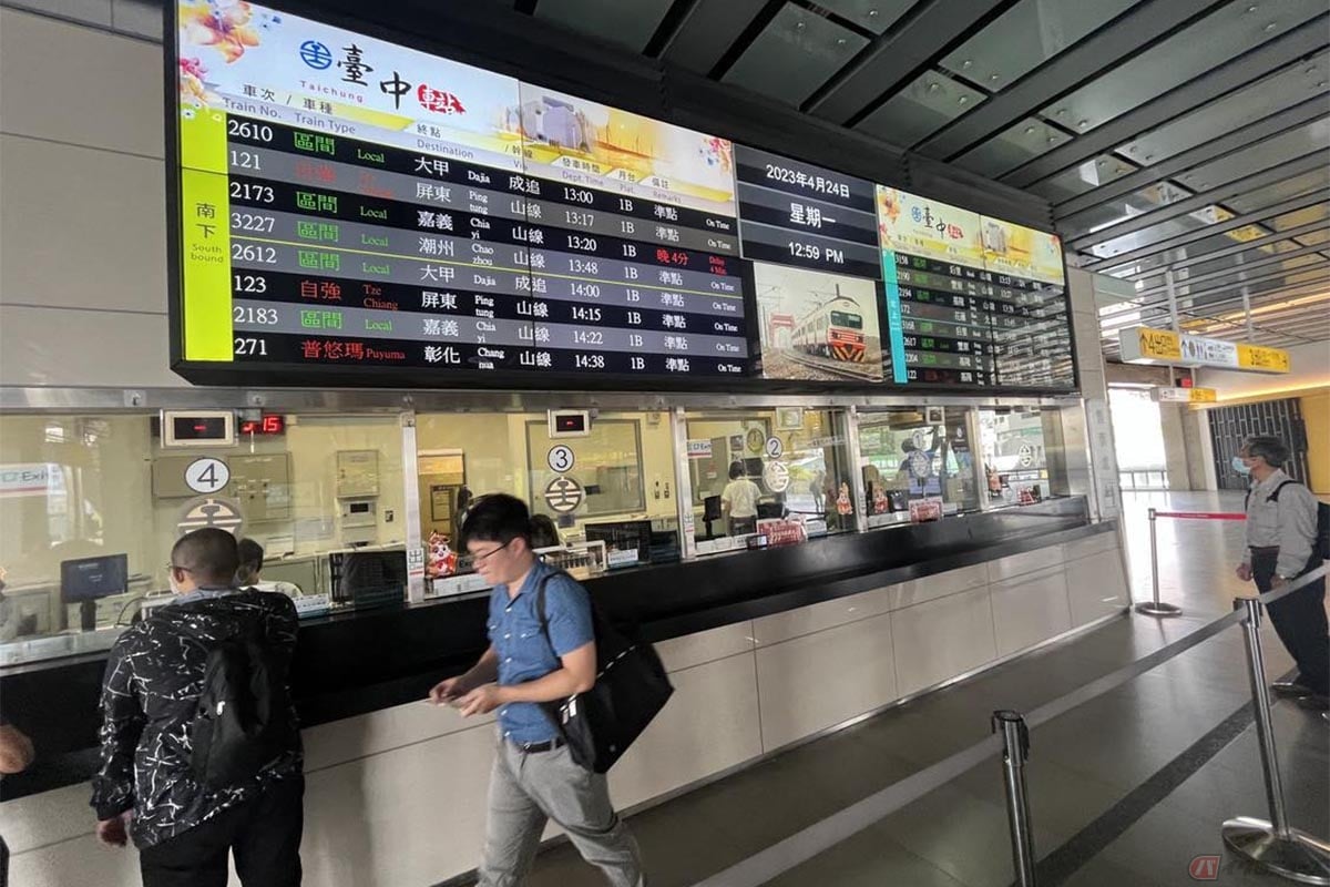 新幹線の駅かと思ったら電車の駅だった。台中駅でも新幹線用と電車用で別だったことを知らなかった