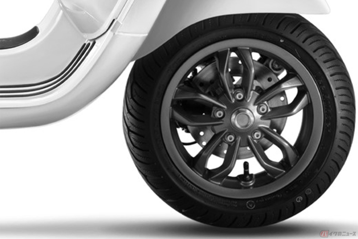 ベスパ新型「LX125 ABS」に搭載されるアルミ製ホイール