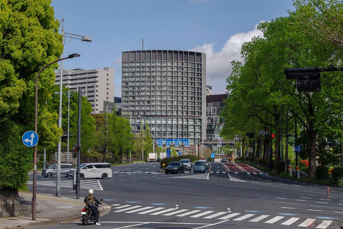 道路交通法では停止線を越えた時点で信号無視