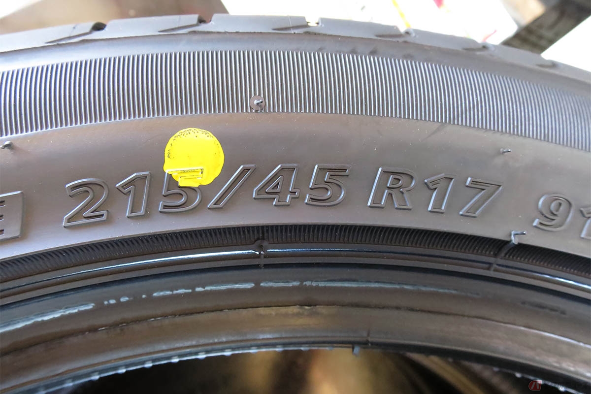 タイヤのサイドに付いている黄色い丸印はタイヤの一番軽い部分