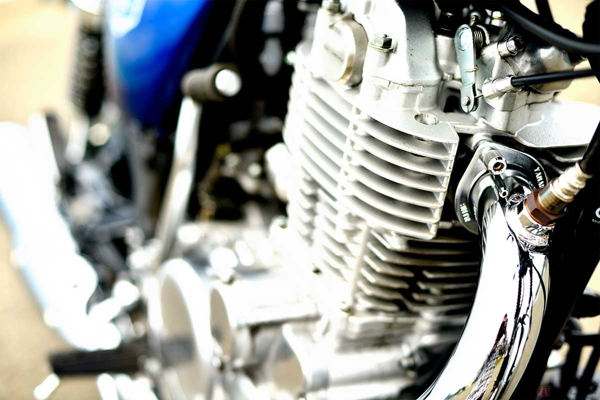 バイクではシングルやVツイン、3気筒など、エンジンによる独特の鼓動が魅力とされている