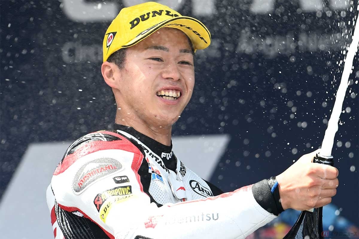 Moto3、Moto2クラス通して初の優勝。表彰台では笑顔が見えた