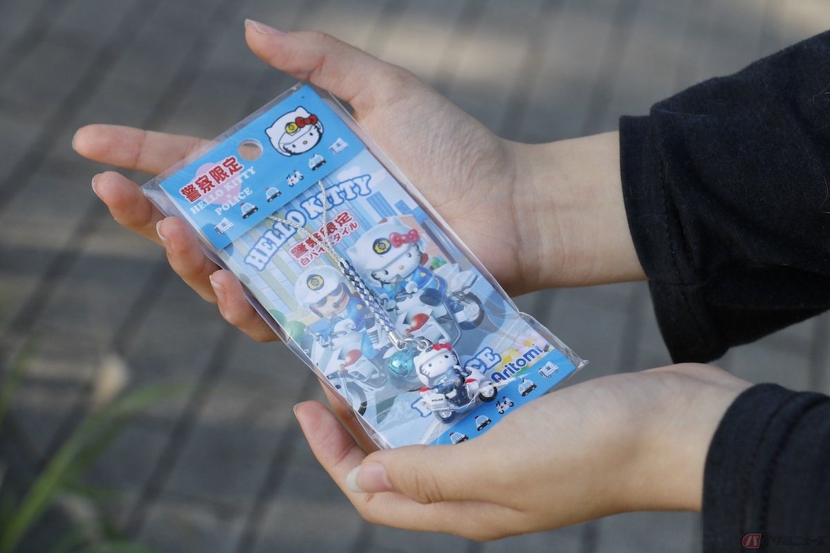 キティちゃんの白バイ隊員根付を購入しました