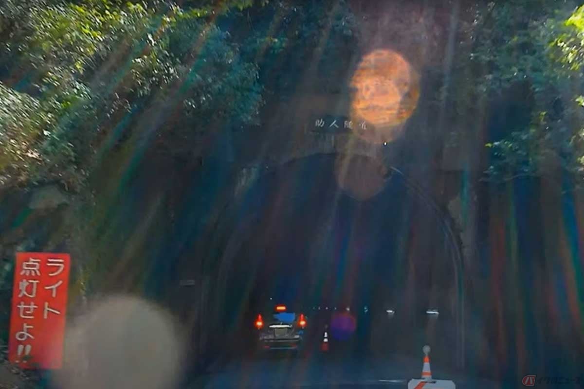 ねこライダーさんがYoutubeに公表した、事故後2日経った「助人トンネル」の様子