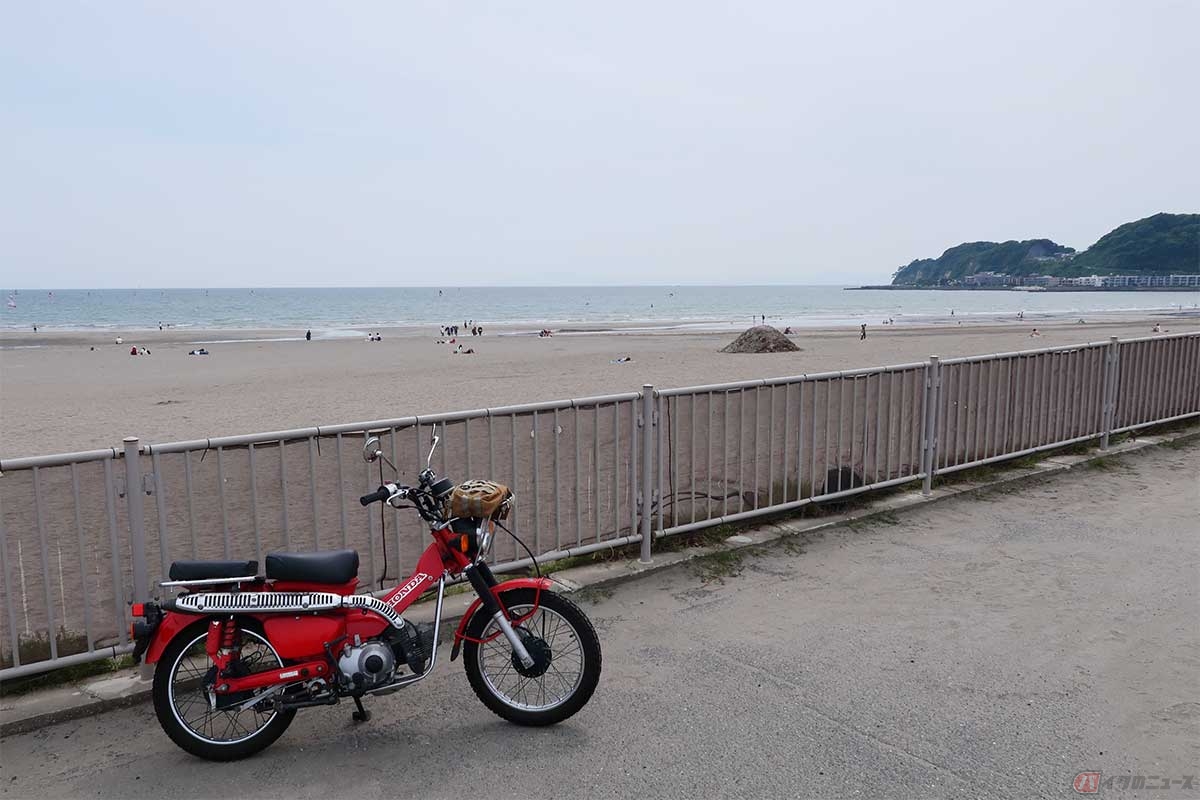 バイクで来た時に鎌倉の街への入り口になる由比ヶ浜。夏は海水浴客で大いに賑わう
