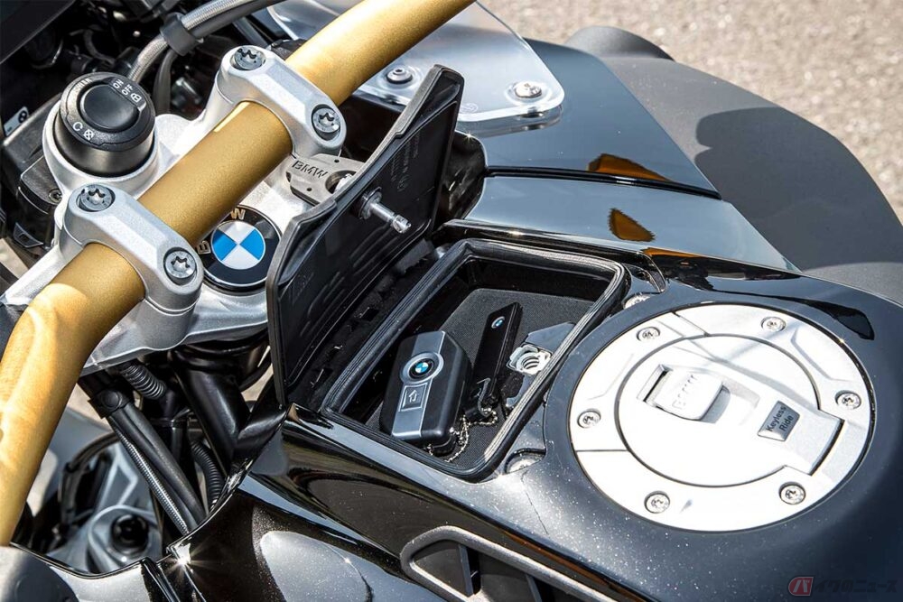 BMW Motorradではイグニッションキーではなく「Keyless Ride」を装備するモデルがある