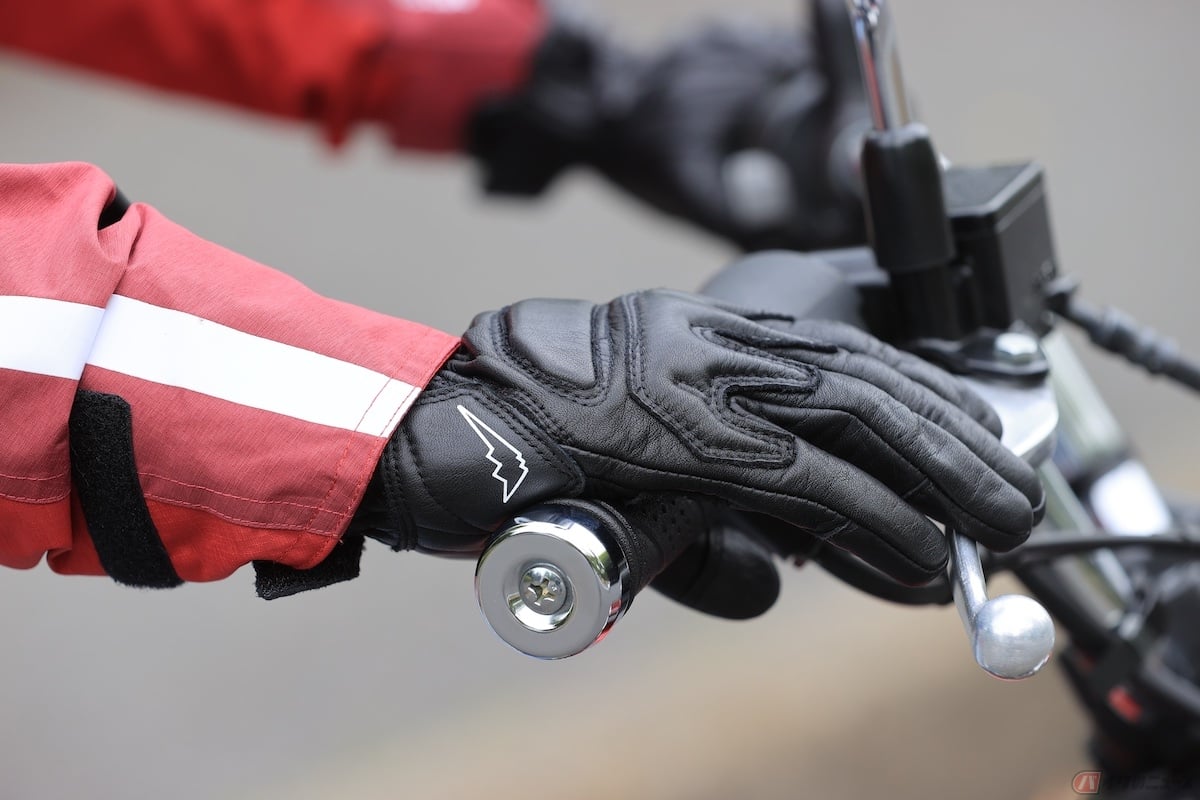 脱ぎ着もカンタンで、フィット感もバッチリなKL-5347 ライダースグローブ(レディース)