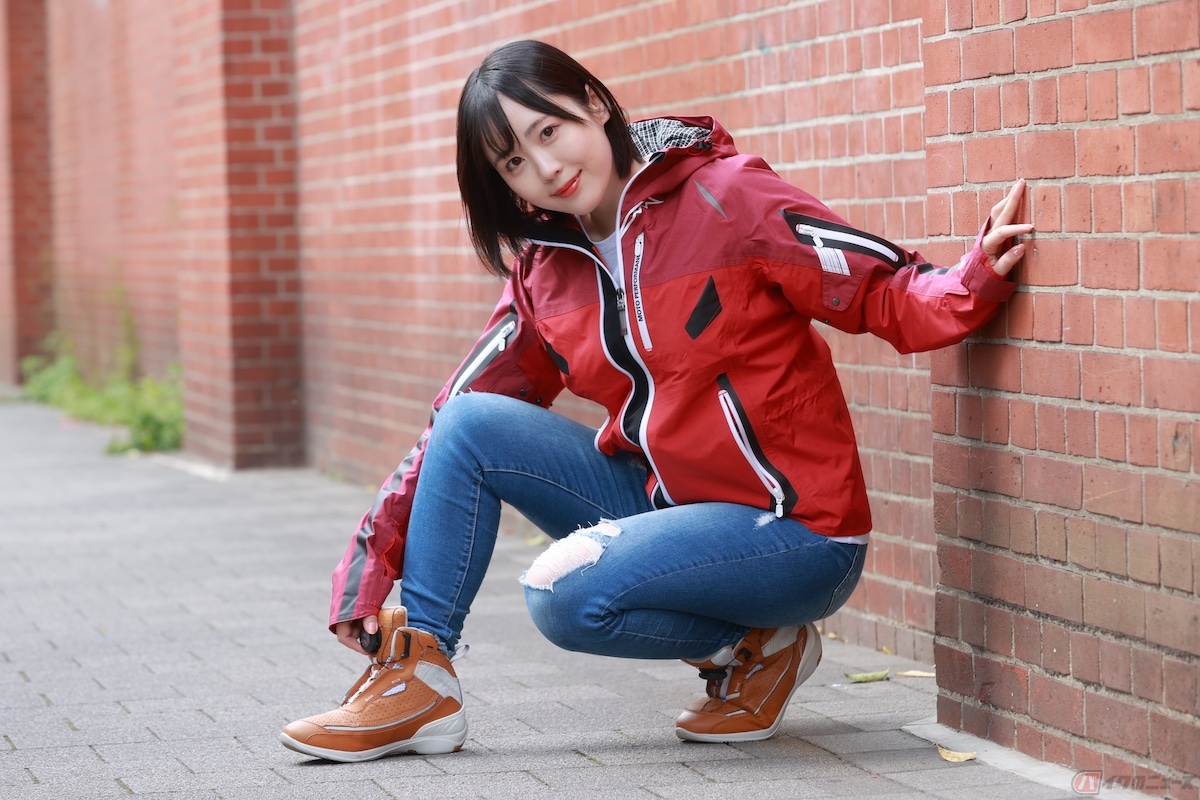 普段使いもできてしまいそうなくらいスタイリッシュなK-4562 FLOW SHOES