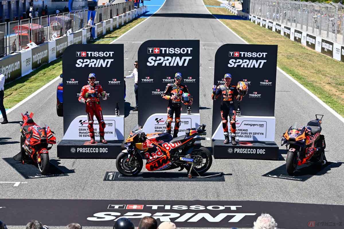 MotoGP第4戦スペインGPのスプリントレースで表彰台を獲得したブラッド・ビンダー選手（レッドブルKTMファクトリー・レーシング）、フランセスコ・バニャイア選手（ドゥカティ・レノボ・チーム）、ジャック・ミラー選手