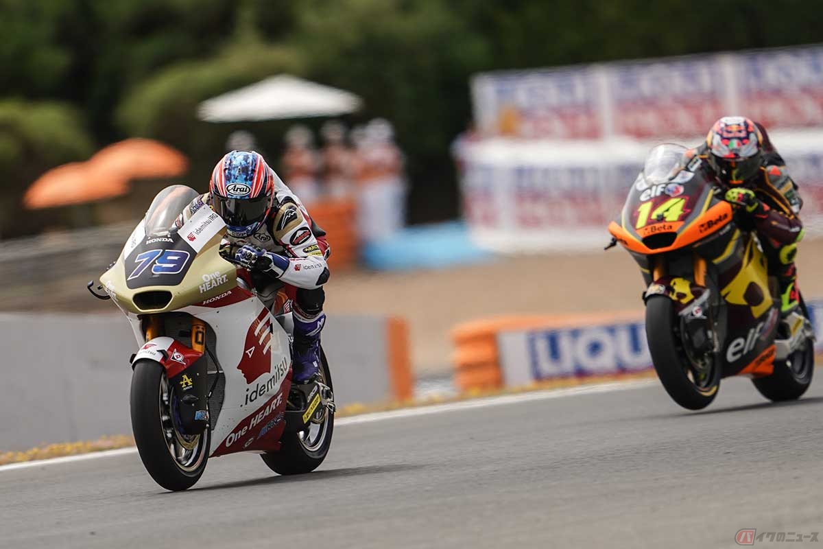 小椋選手(#79/Idemitsu Honda Team Asia)はトニー・アルボリーノ選手(#14/ELF Marc VDS Racing Team)と4番手争いを繰り広げた