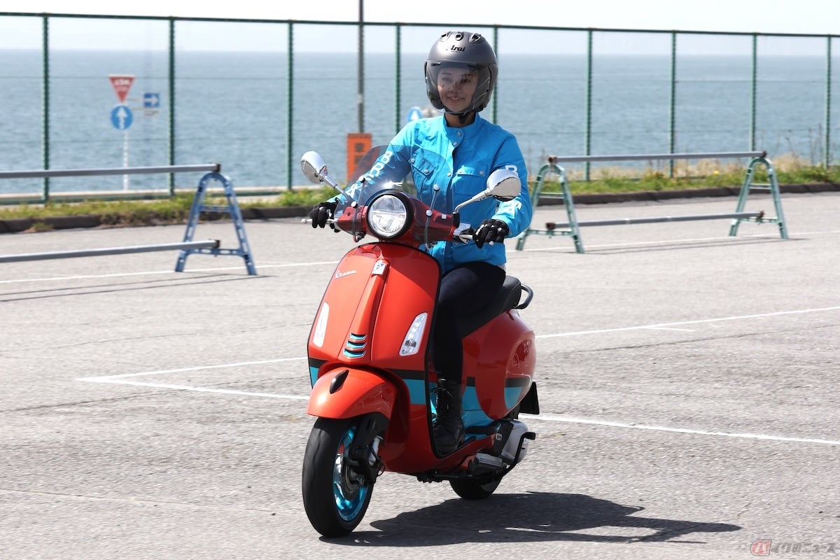 ベスパに乗れば、気分は地中海の海沿いを優雅に走っている感じ