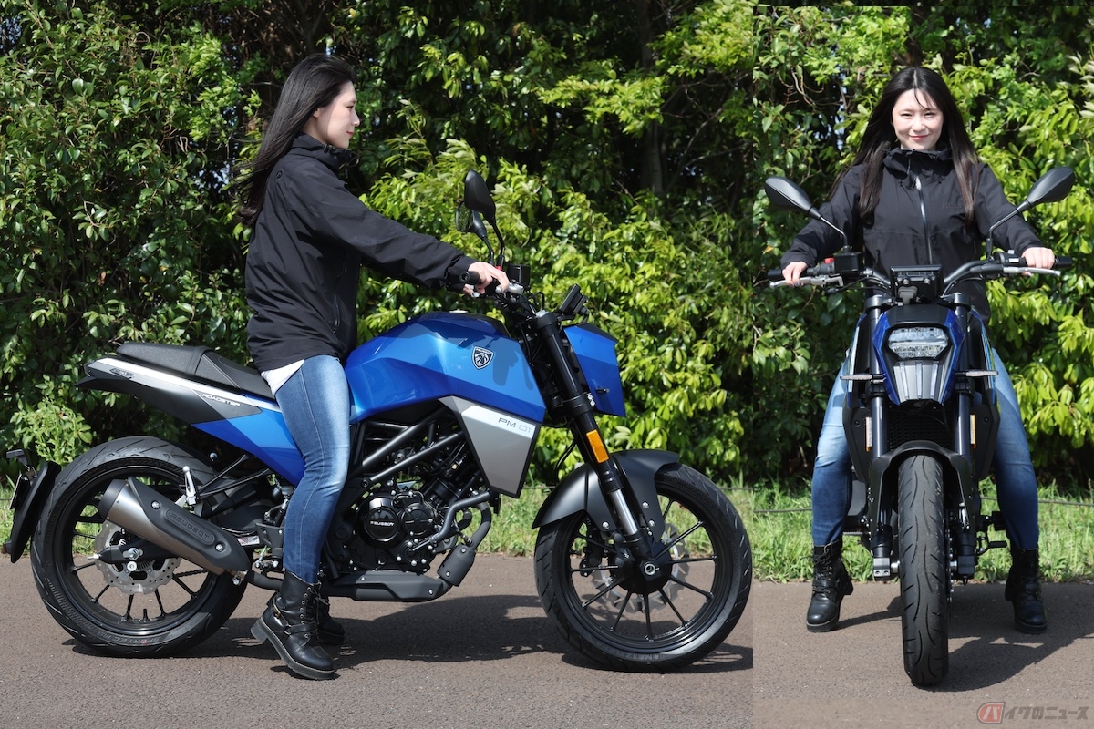 シート高810mm、身長158cmの私が跨っても軽量モデルのおかげで余裕で車体を支えることができる
