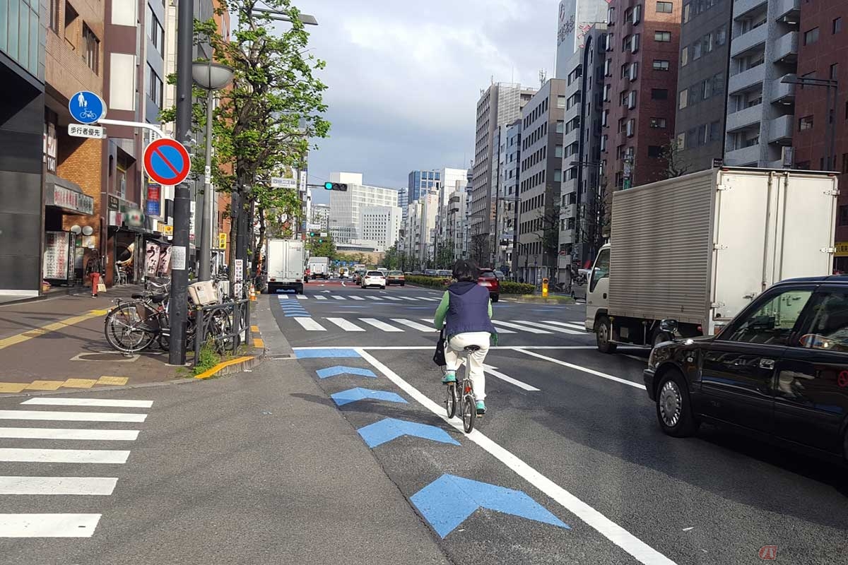 自転車もクルマやバイクと同じ交通社会の一員。道路交通法上では「軽車両」に位置付けられている
