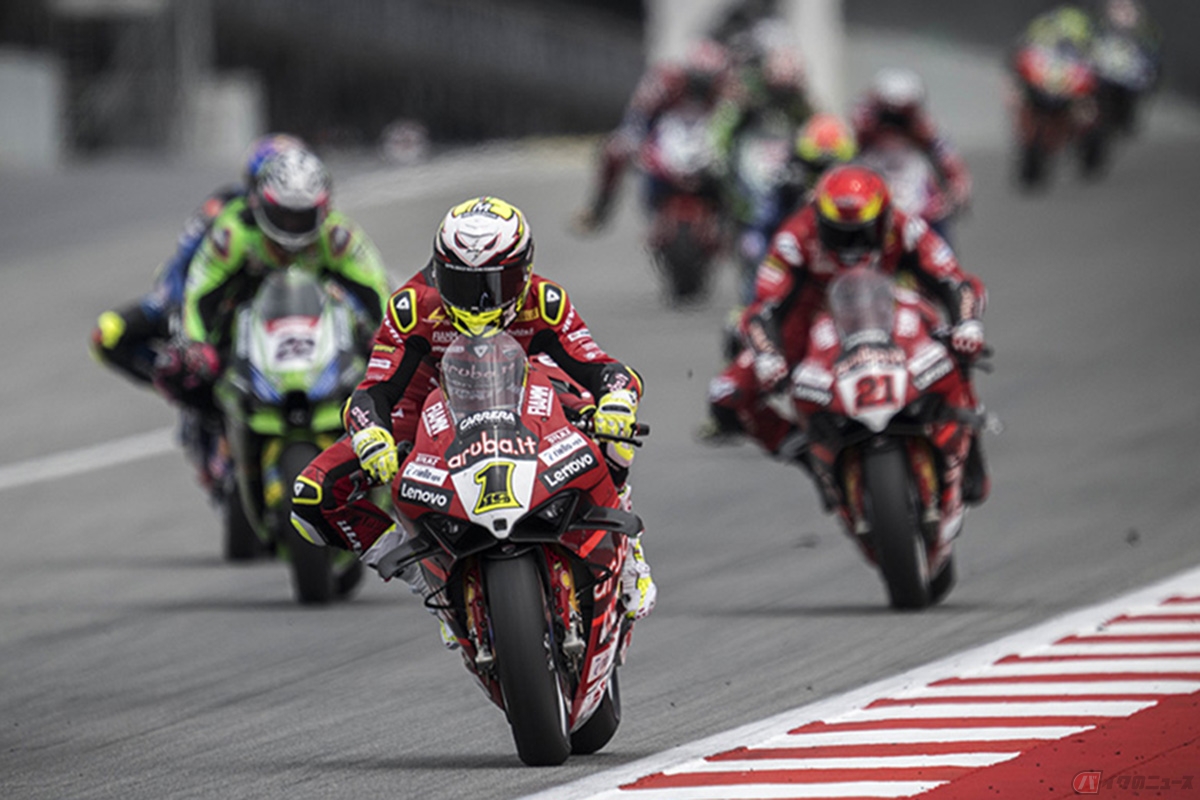 スーパーバイク世界選手権（WSBK）2023年シーズン第4戦カタルーニャ決勝レースの様子