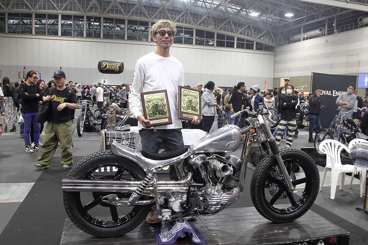  1984年まで生産された“４速フレーム”のハーレーを対象にした“ベストフォースピード”とバイクメーカー「ロイヤルエンフィールド」のブースで作品を披露した台湾のラフクラフツからピックを獲得したのは神奈川からエントリーしたヒデモーターサイクルのハーレー・ナックルヘッド