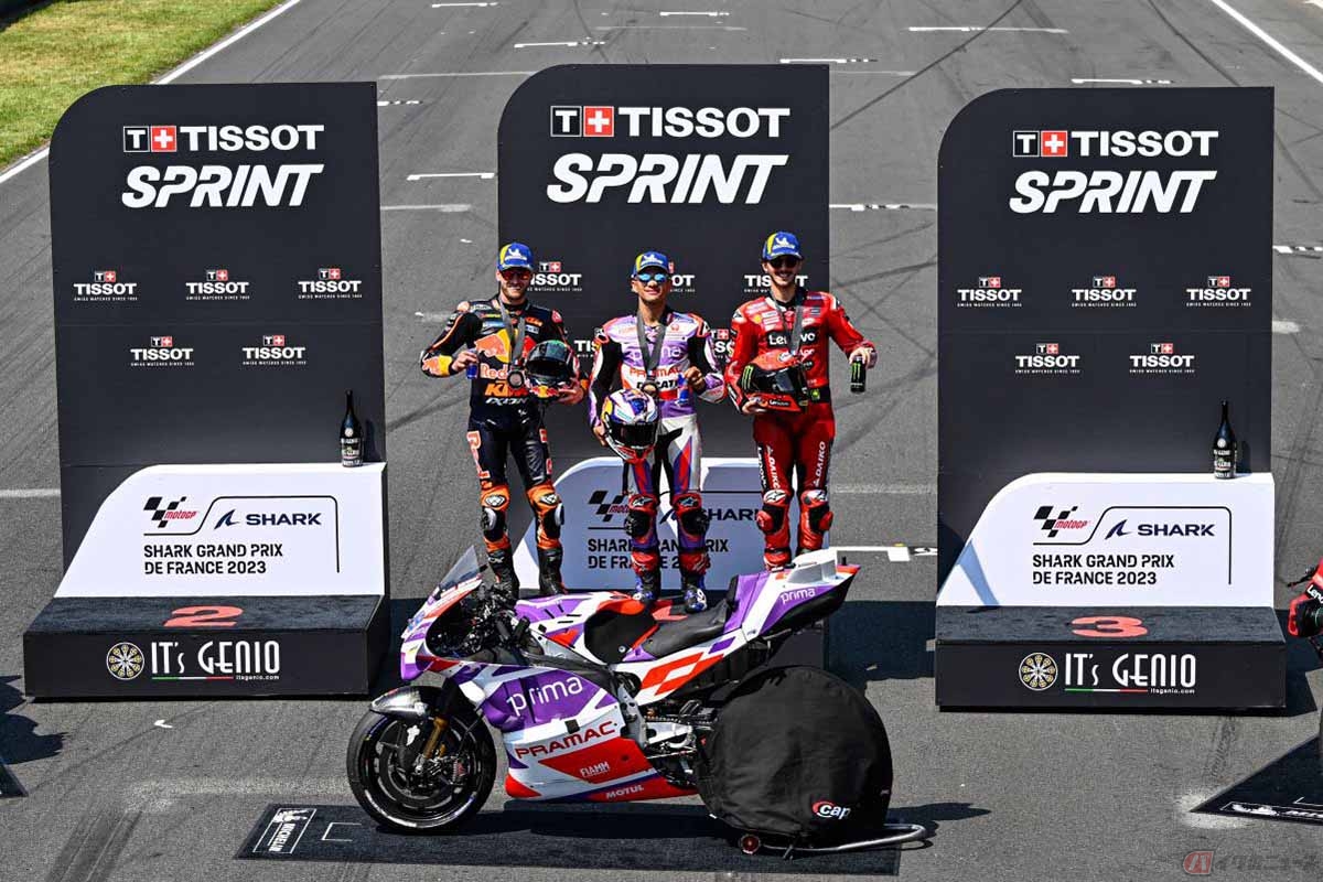 MotoGP第5戦フランスGPスプリントレースで表彰台を獲得したホルヘ・マルティン選手(プリマ・プラマック・レーシング)、ブラッド・ビンダー選手(レッドブルKTMファクトリー・レーシング)、フランセスコ・バニャイア選手(ドゥカティ・レノボ・チーム)