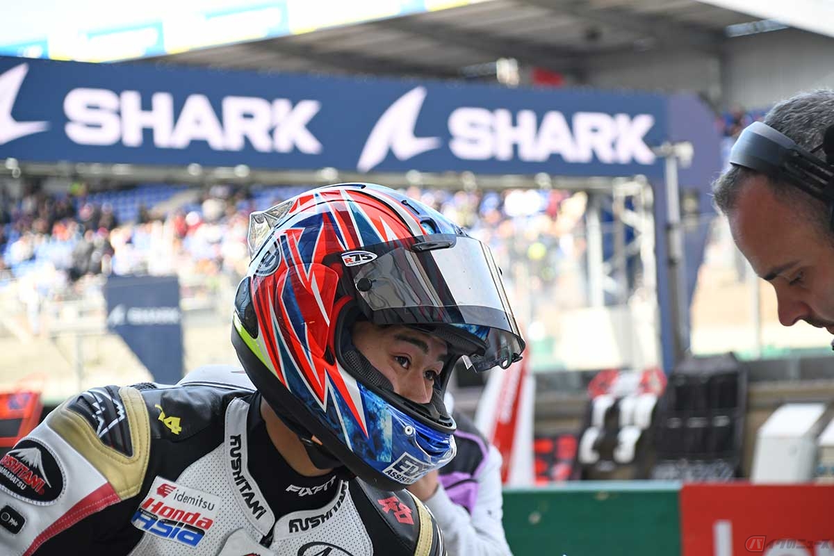 初日のプラクティス1でコースインする小椋選手