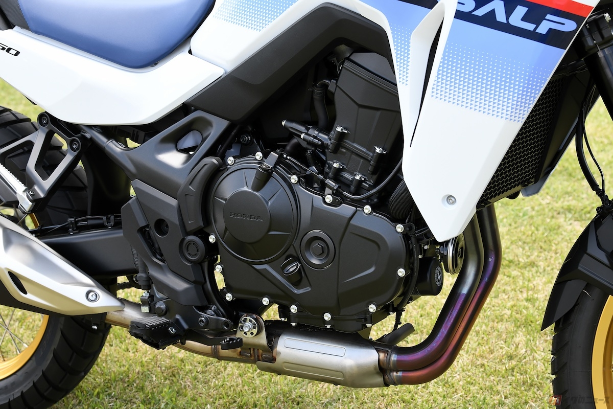 排気量754ccのユニカムバルブトレイン採用の並列2気筒エンジンを搭載