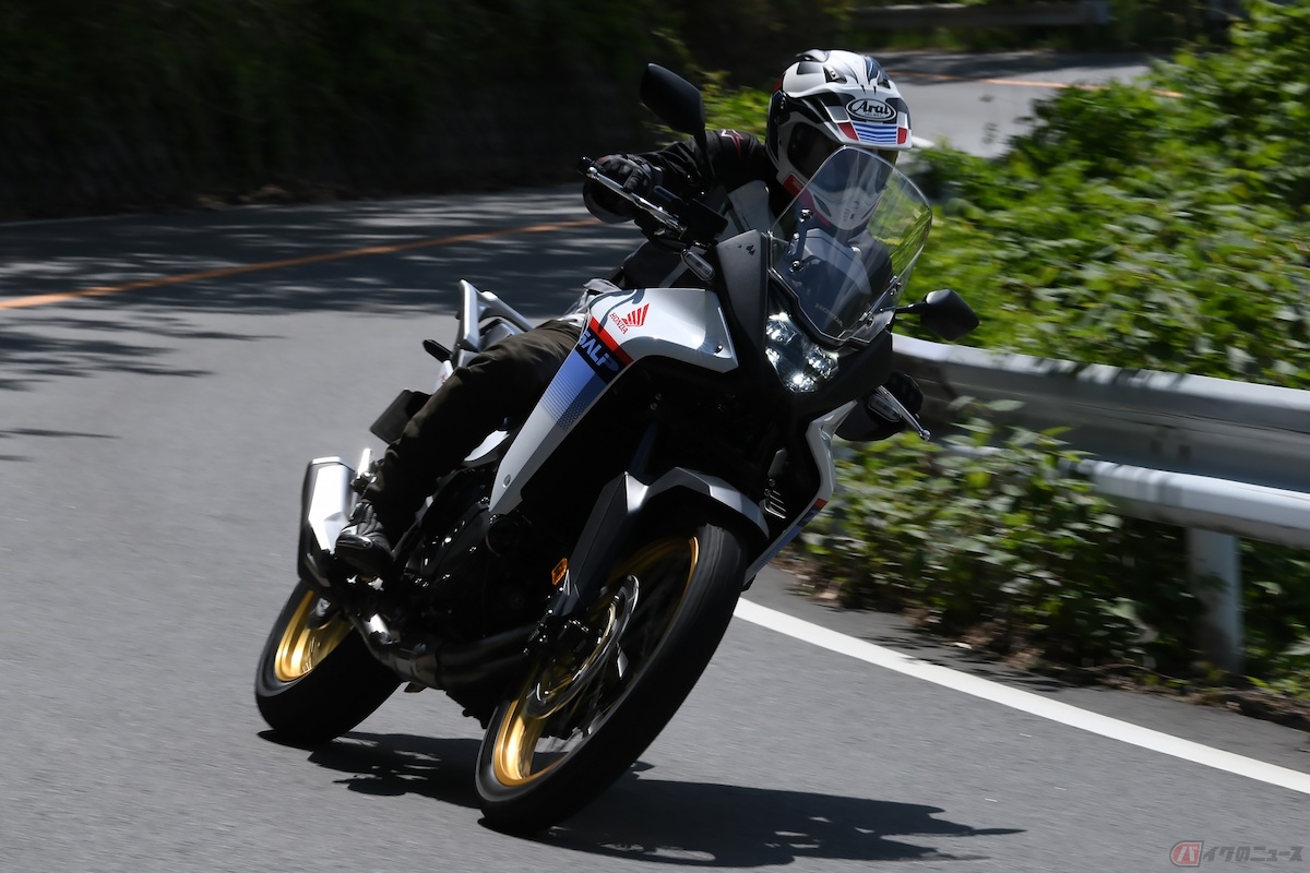 モードを「SPORT」にしてワインディングを走行すると、カーブの立ち上がりで鋭くダッシュしてコーナーを軽快に駆け抜けることができる