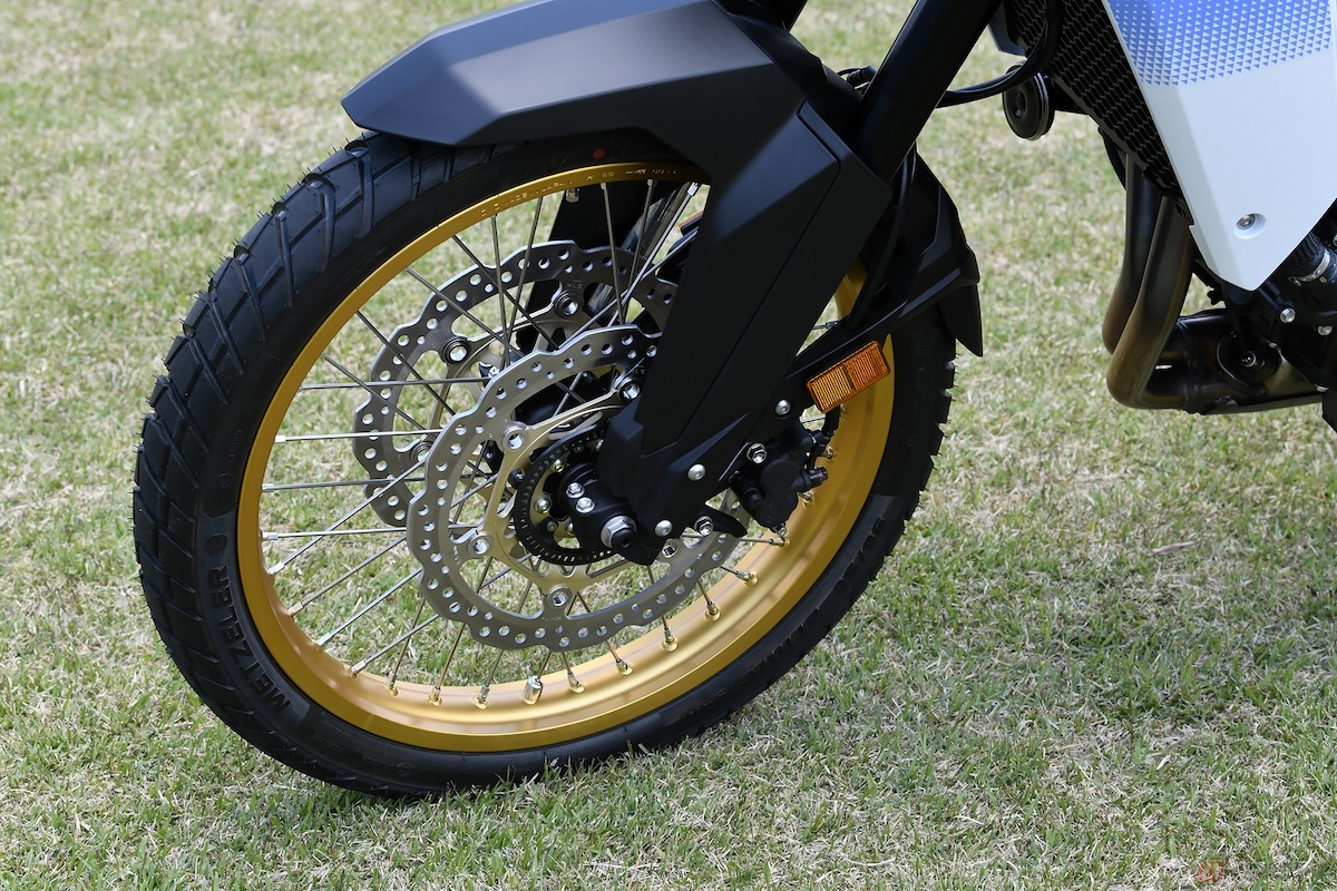 ブレーキはフロントにピンスライド式2ポッドキャリパーと310mm径のダブルディスクを採用