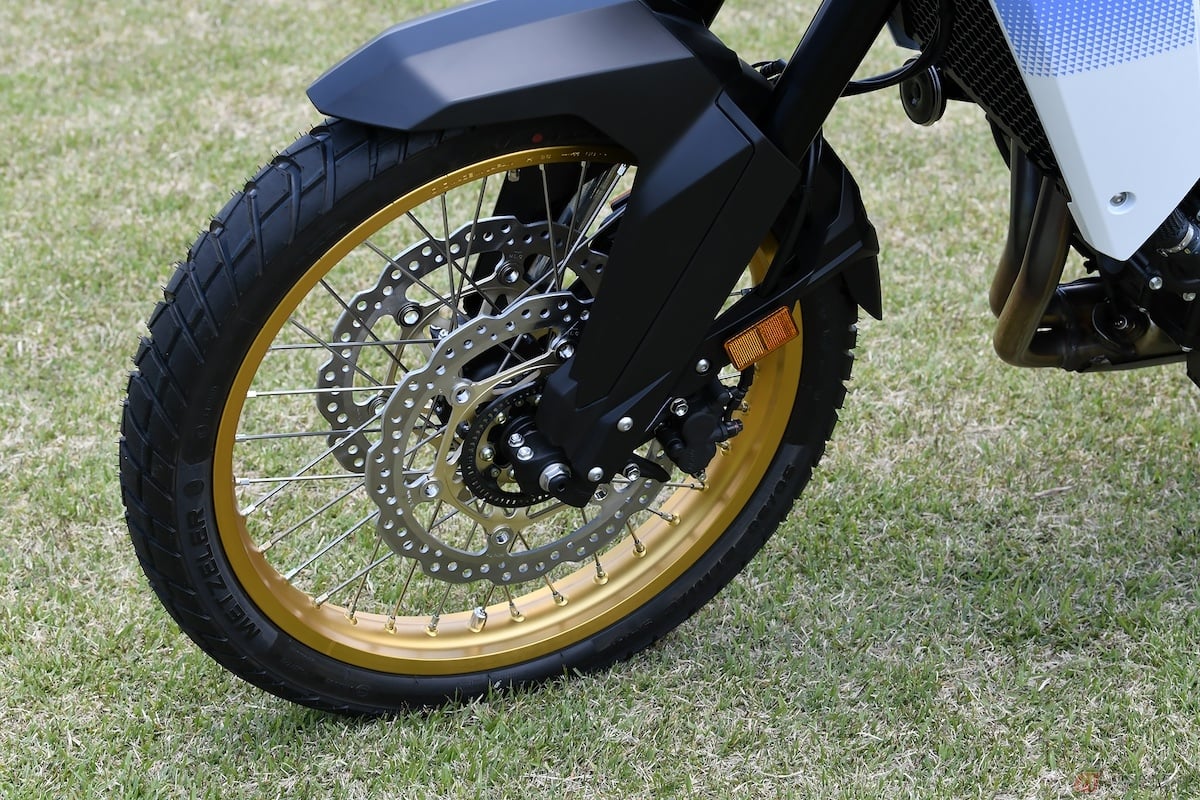 ブレーキはフロントにピンスライド式2ポッドキャリパーと310mm径のダブルディスクを採用