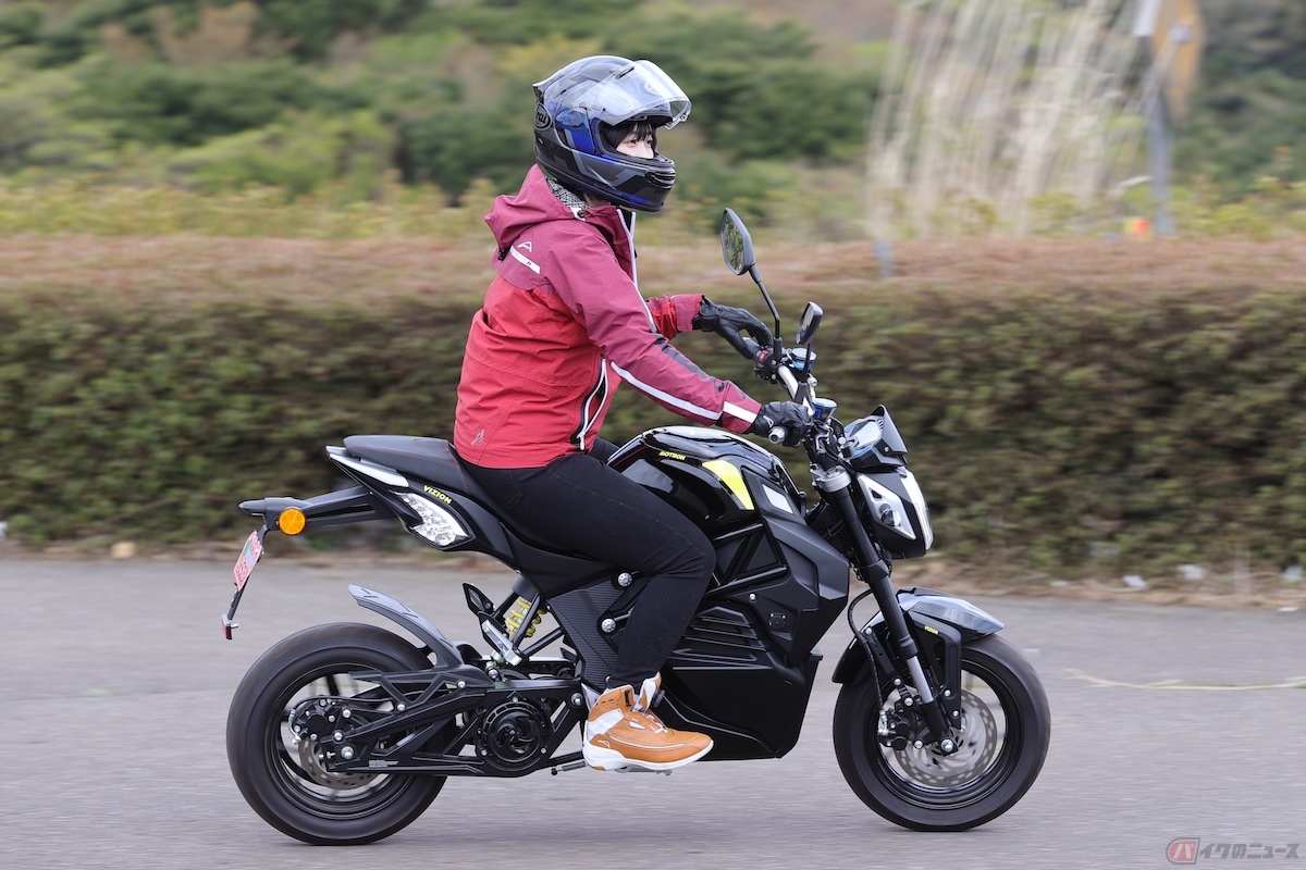 電動バイクならではのまるで羽ばたく様な走り心地