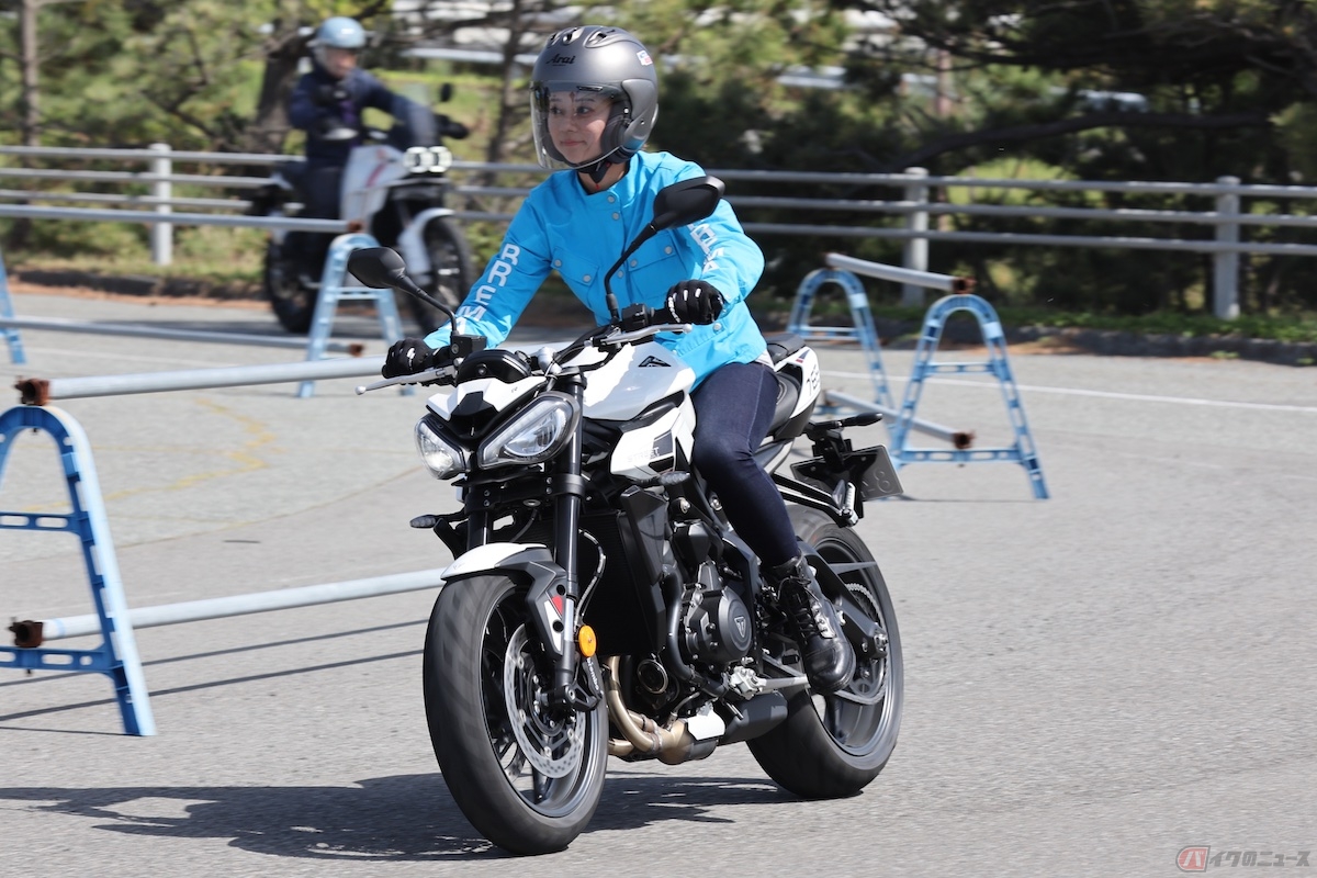 さらっとコーナーもこなす扱いやすいストリートトリプル765R