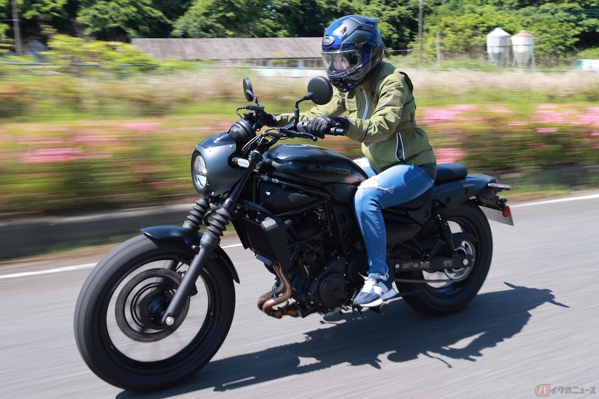 少しスロットルをひねれば初代エリミネーターの持つ「ドラッガー」としての力強い走りも体感できる