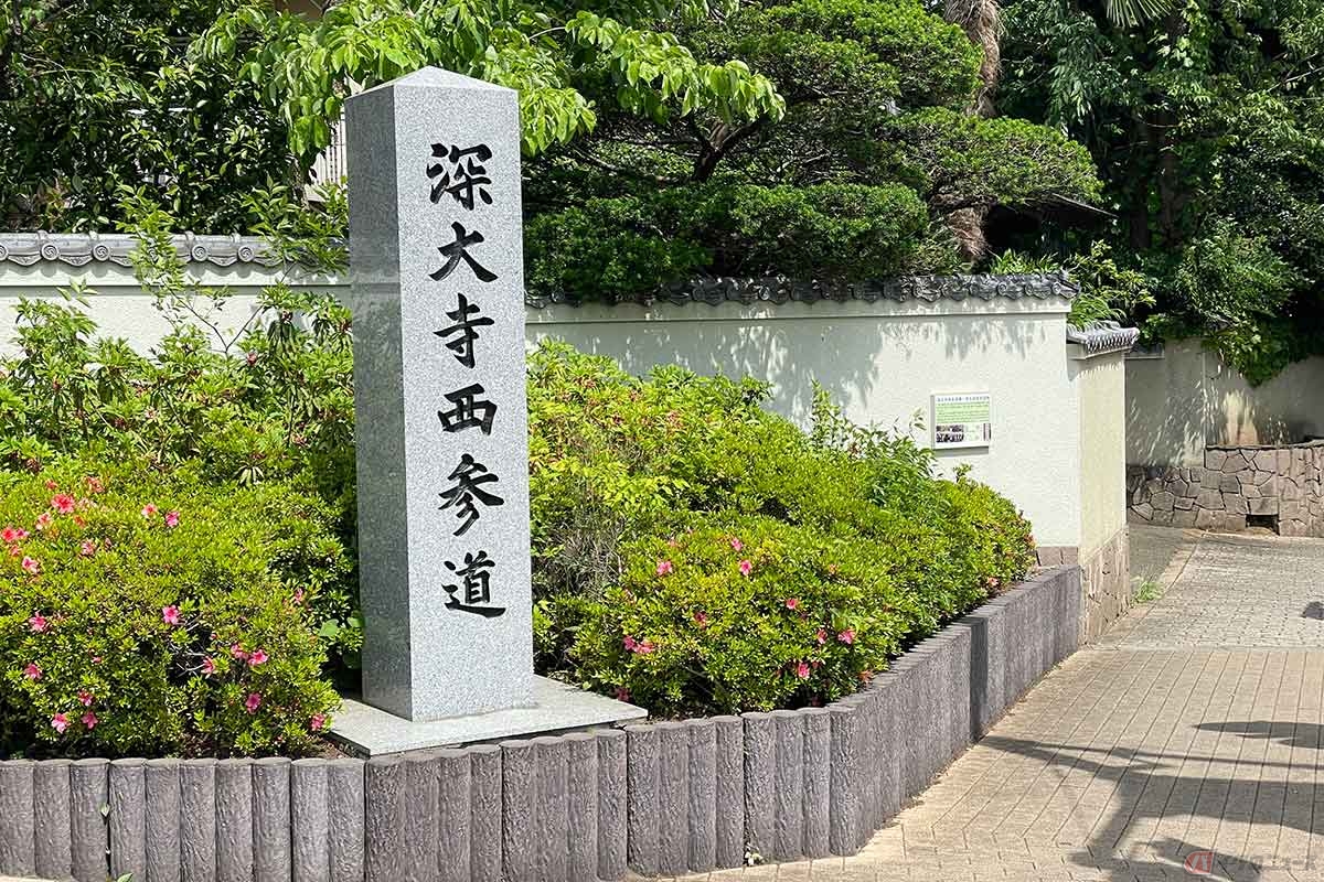 「深大寺西参道」の石碑を左折すれば「深大寺」に到着