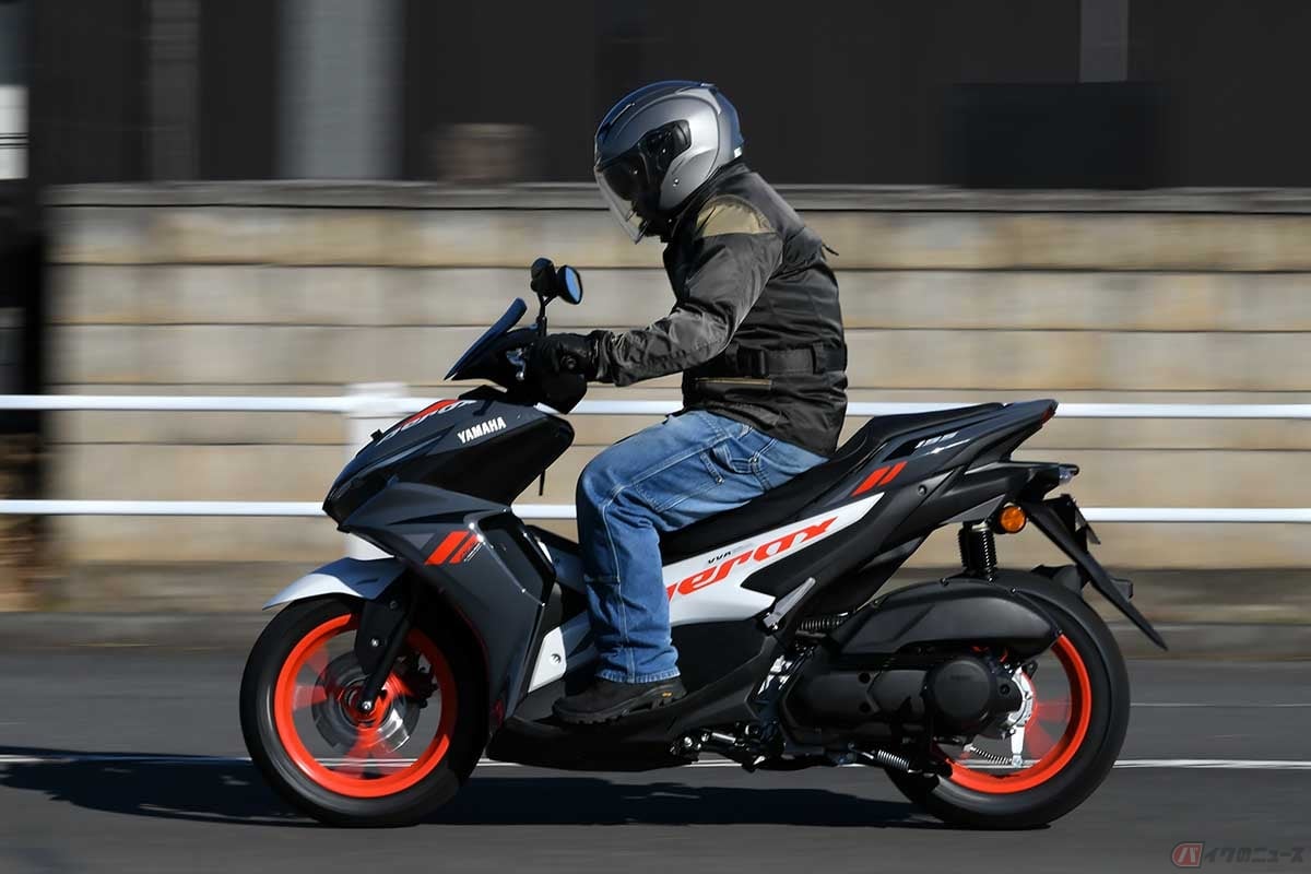 エアロックス155に乗る筆者(佐賀山敏行)