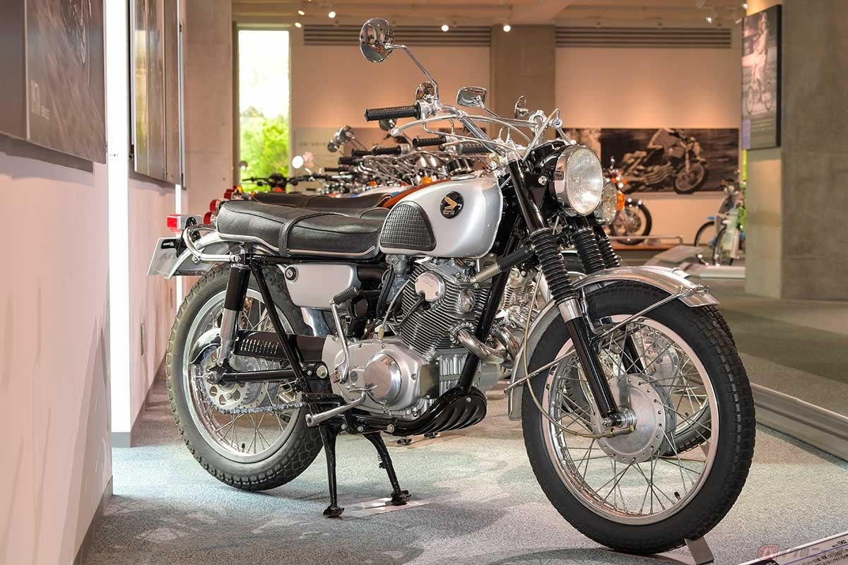 バックボーンパイプを持つシングルクレードルフレーム