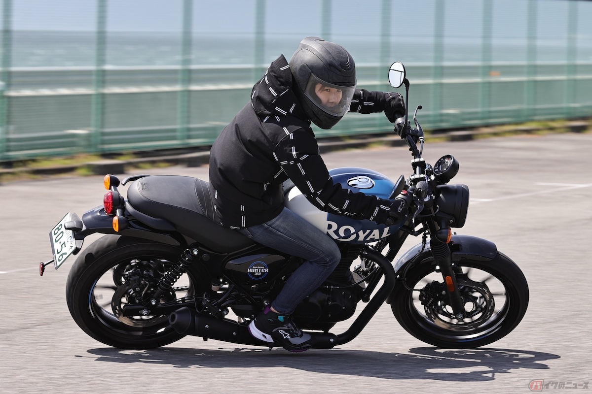 コーナリングでは、スポーティーなバイクに変身してくれる