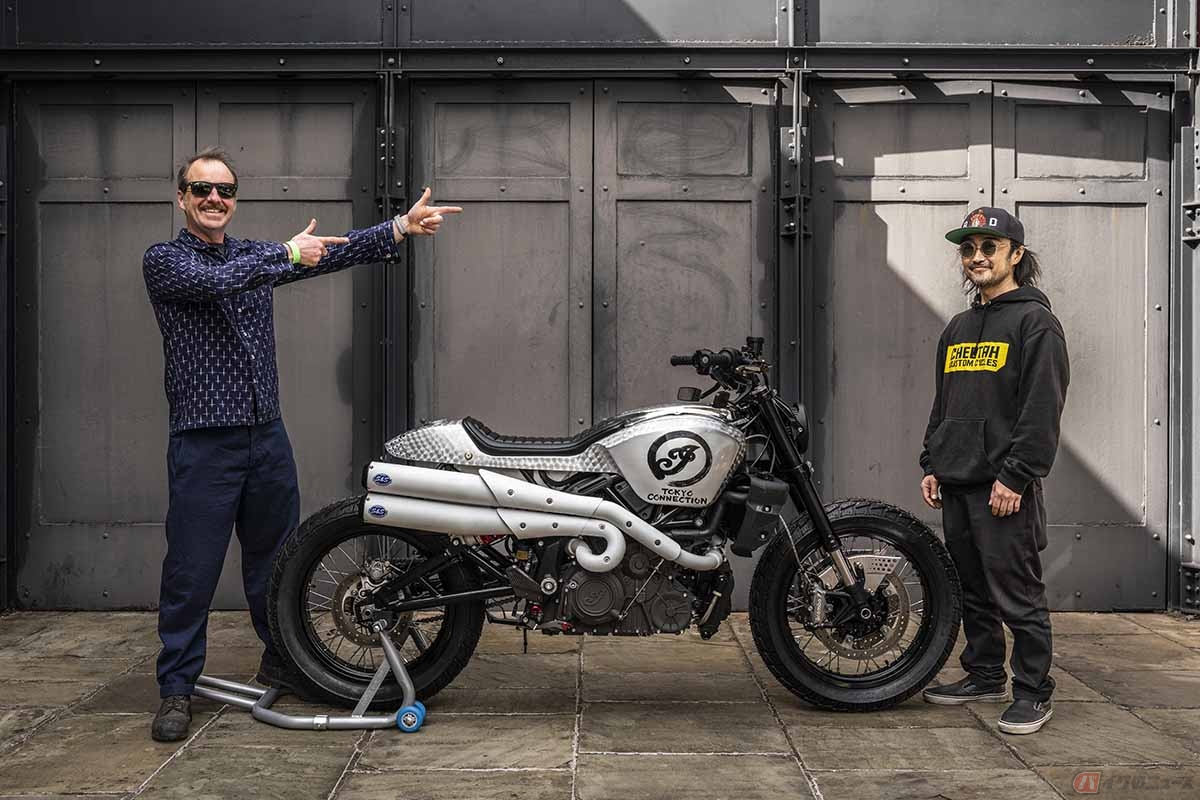 インディアンFTRカスタム「Tokyo Connection(トーキョー・コネクション)」を手掛けたCHEETAH CUSTOM CYCLES・大沢俊之氏(右)とサイドバーンマガジンのGary Inman氏(左)