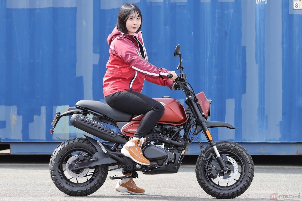 「クロスファイア125XS」の足付きも問題なし