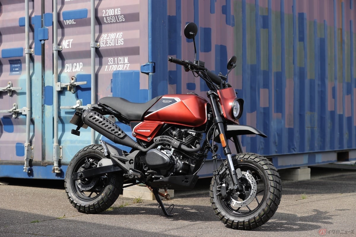 クレイグ・デント氏率いるオーストリアのデザインスタジオ「RIDE」との恊働で製作している「クロスファイア125XS」