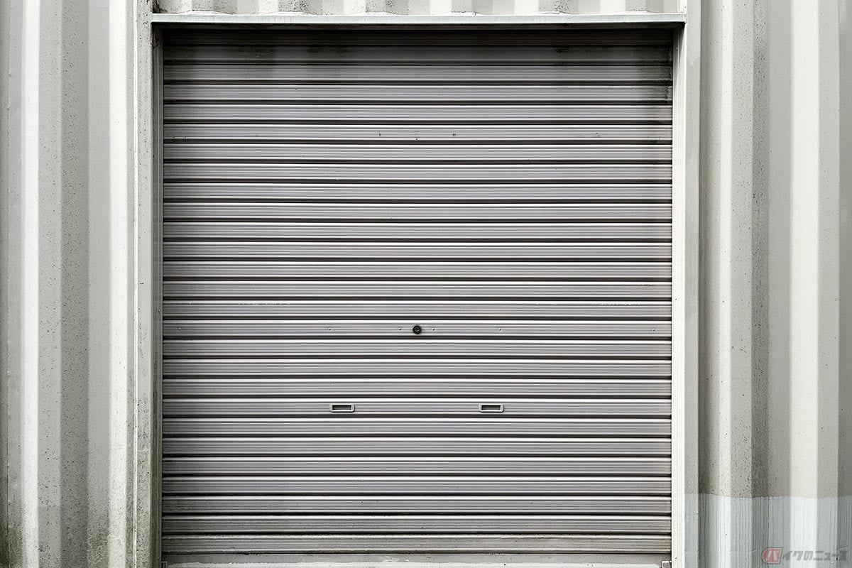 盗難被害に遭わないためには、愛車を外から見えにくい場所に保管することが重要