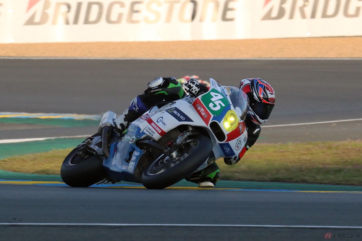 EWC 開幕戦ル・マン24時間耐久ロードレースでブガッティ・サーキットを走る大久保光選手