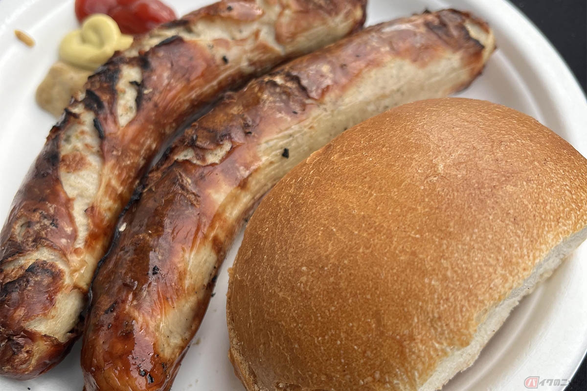 走行会のランチはドイツらしくソーセージとパン